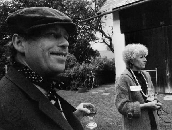 Jaroslav Kukal - Václav Havel and his wife Olga, Hrádeček, 1986
